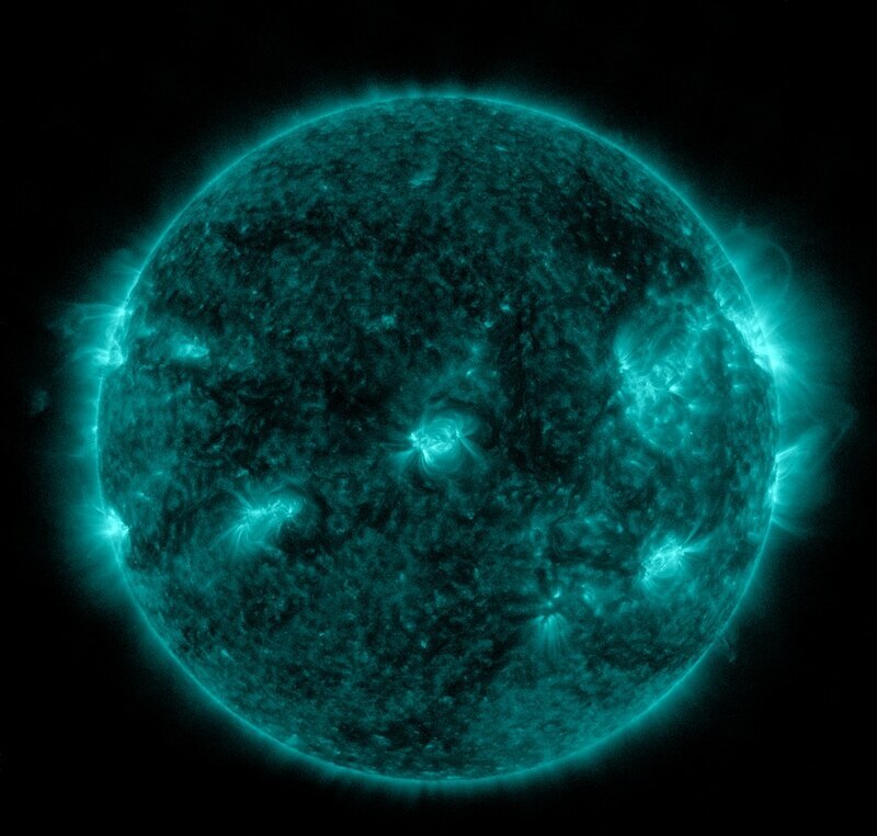 131 Angstrom hot plasma — pre-flare activity, 10 million degree plasma